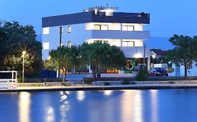Apartments Bonaca With Jacuzzi