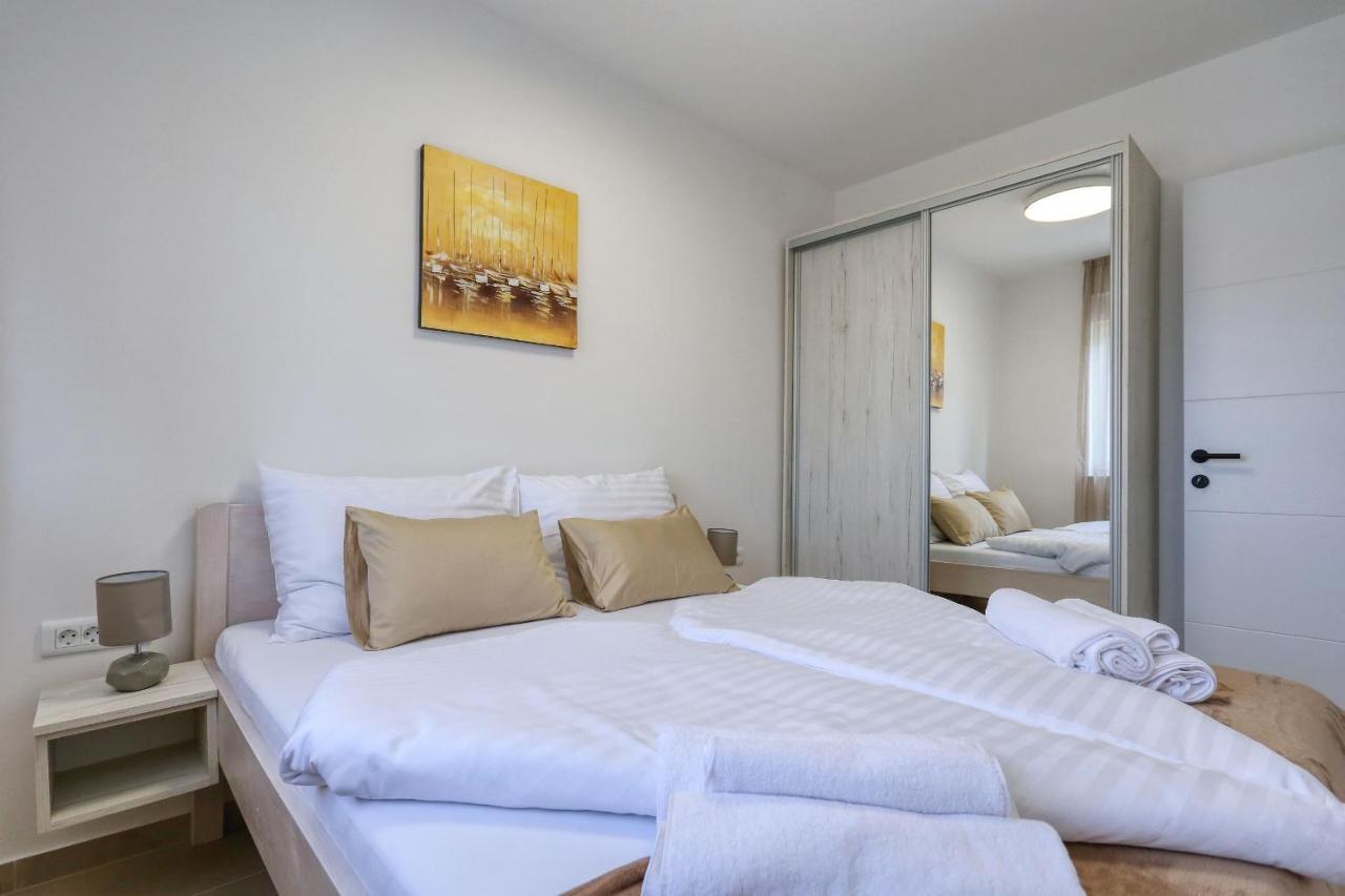Apartments Bonaca With Jacuzzi Privlaka  Zewnętrze zdjęcie