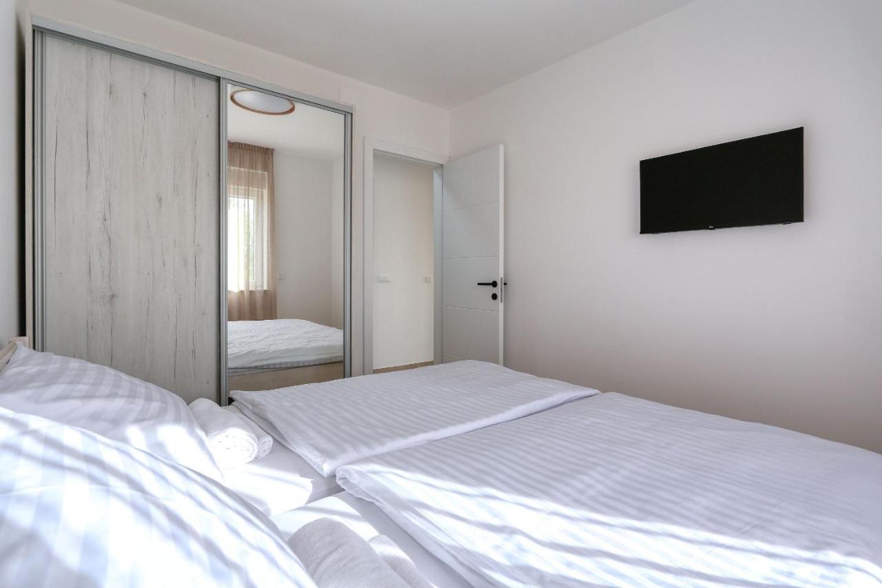 Apartments Bonaca With Jacuzzi Privlaka  Zewnętrze zdjęcie