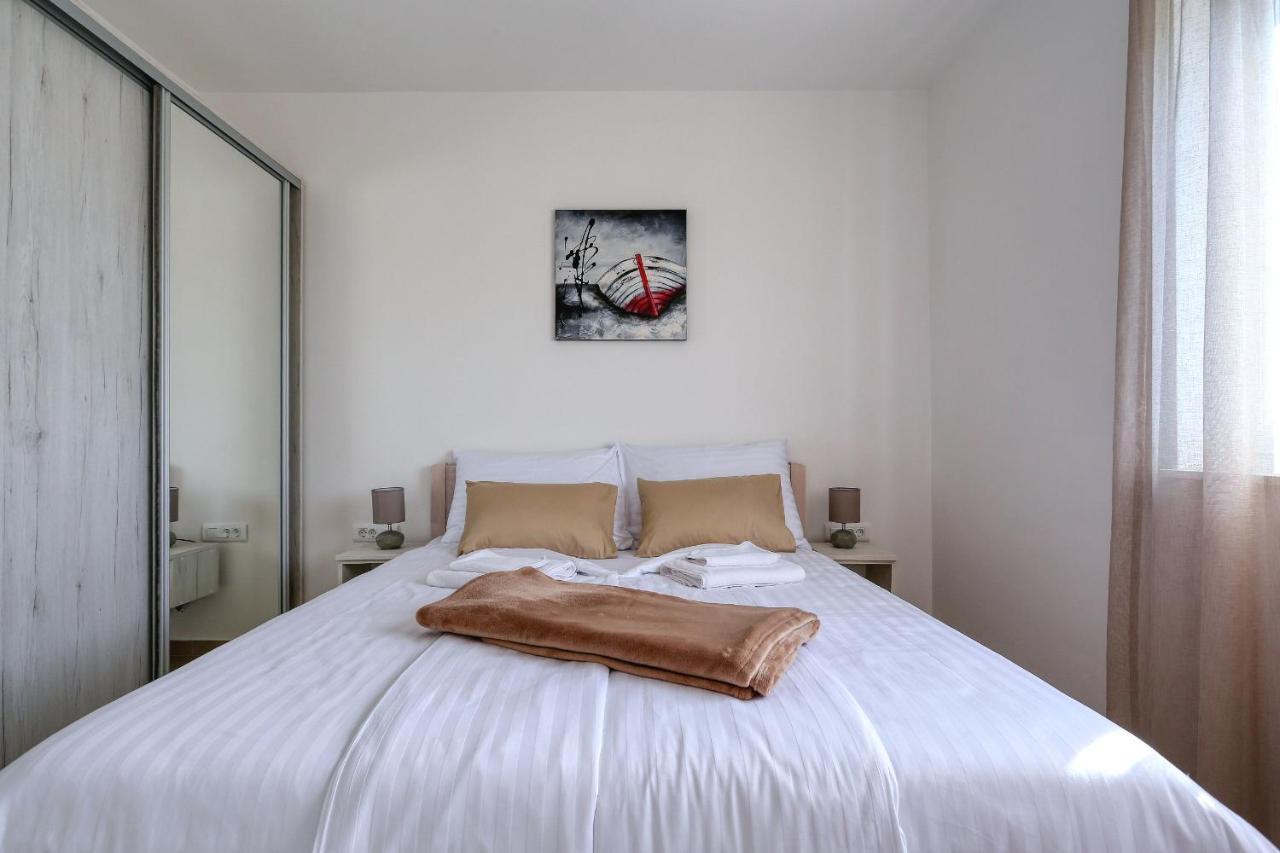 Apartments Bonaca With Jacuzzi Privlaka  Zewnętrze zdjęcie