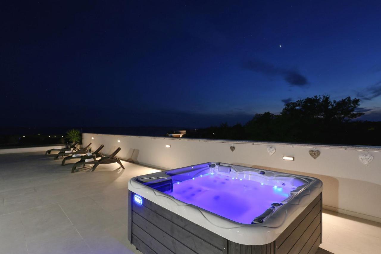 Apartments Bonaca With Jacuzzi Privlaka  Zewnętrze zdjęcie